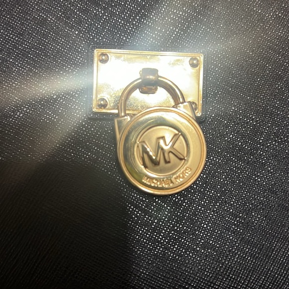 🚨Almost new Michael Kors Wallet - Picture 2 of 7